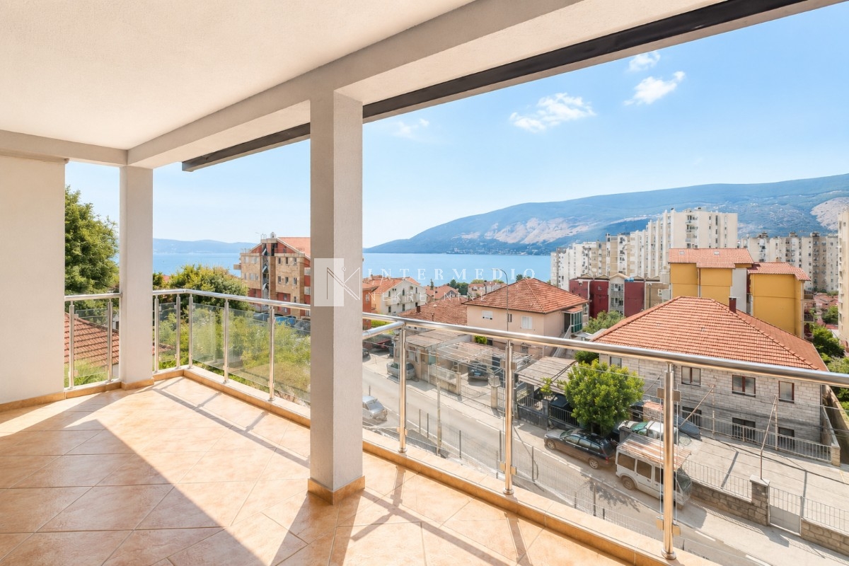 PRODAJA DVOSOBNOG STANA U IGALU – 71 m², GARAŽA, POGLED NA MORE, 300 m OD MORA